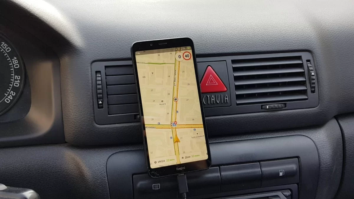 Эксперты объяснили, чем опасна долгая работа навигатора в смартфоне