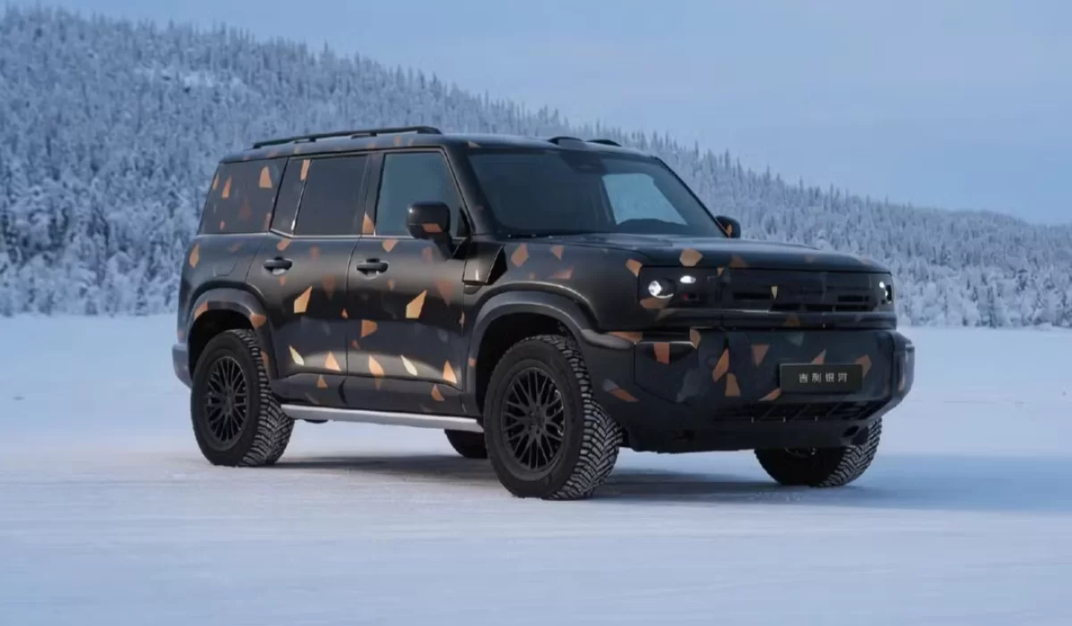 Не Toyota, но тоже «Крузер»: Geely показала новый брутальный внедорожник