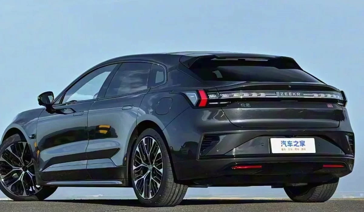 Алматинец купил Zeekr в автосалоне, на котором дрифтовали до продажи