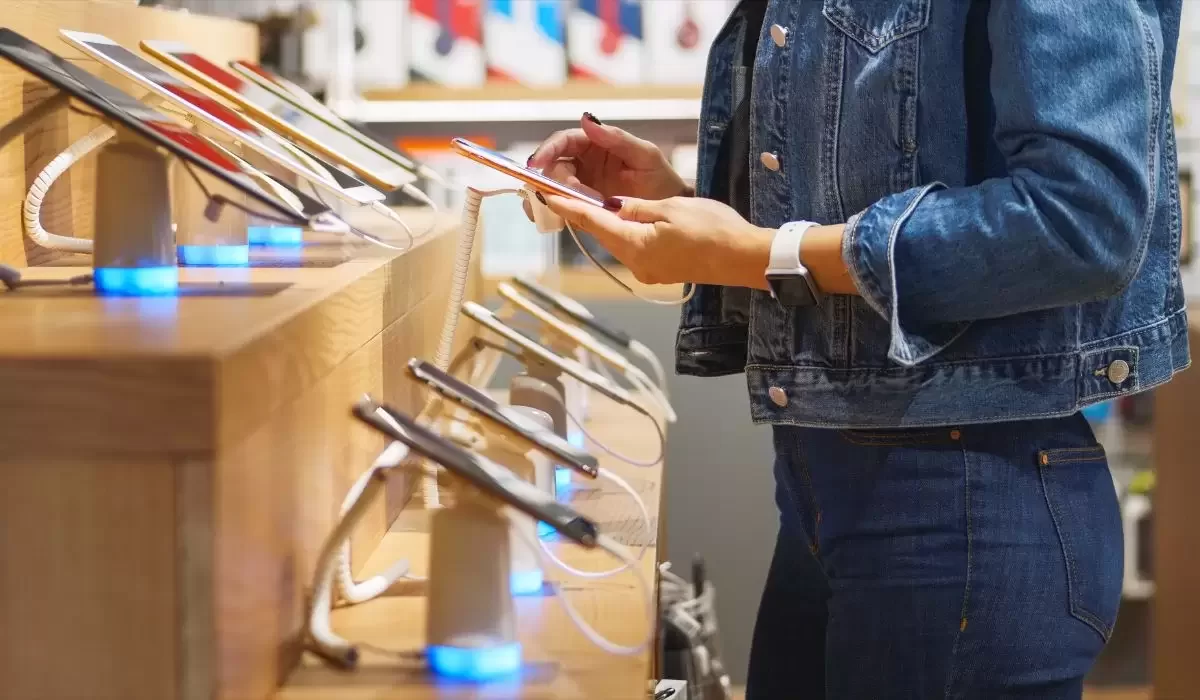 Казахстанец продавал дешевые iPhone, но до покупателей они не доходили