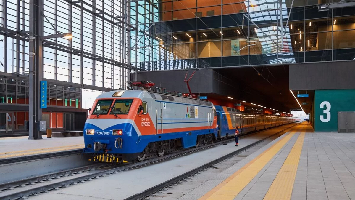 В поездах Казахстана начали продавать верхние и нижние полки по разной цене