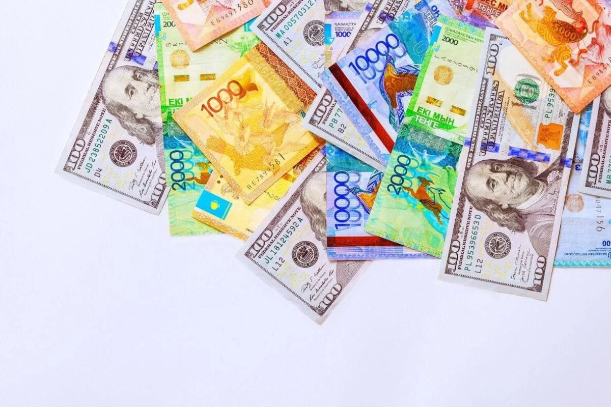 Доллар, евро и рубль: курсы валют обновили в Казахстане