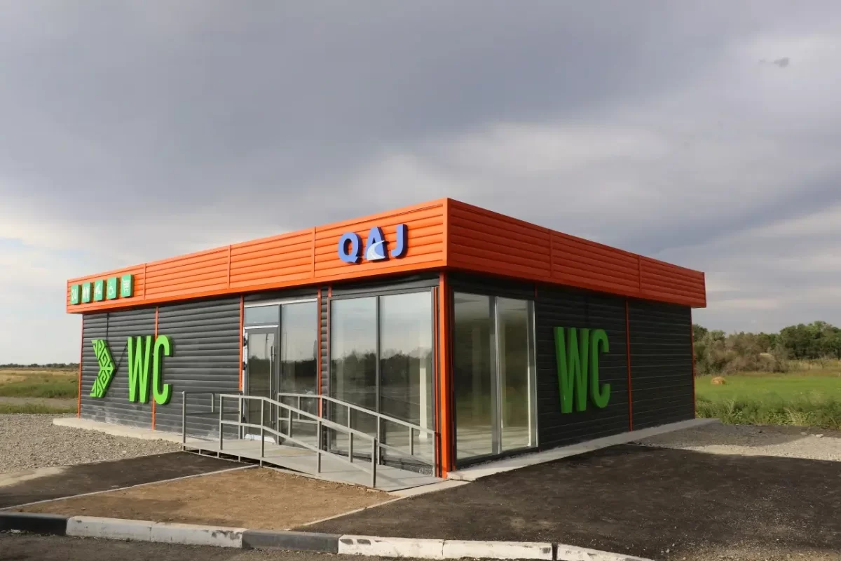 Закрытые туалеты на трассе Астана – Щучинск обернулись увольнением директора