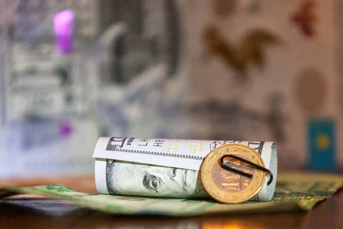 Тенге резко ожил: что за этим видит рынок