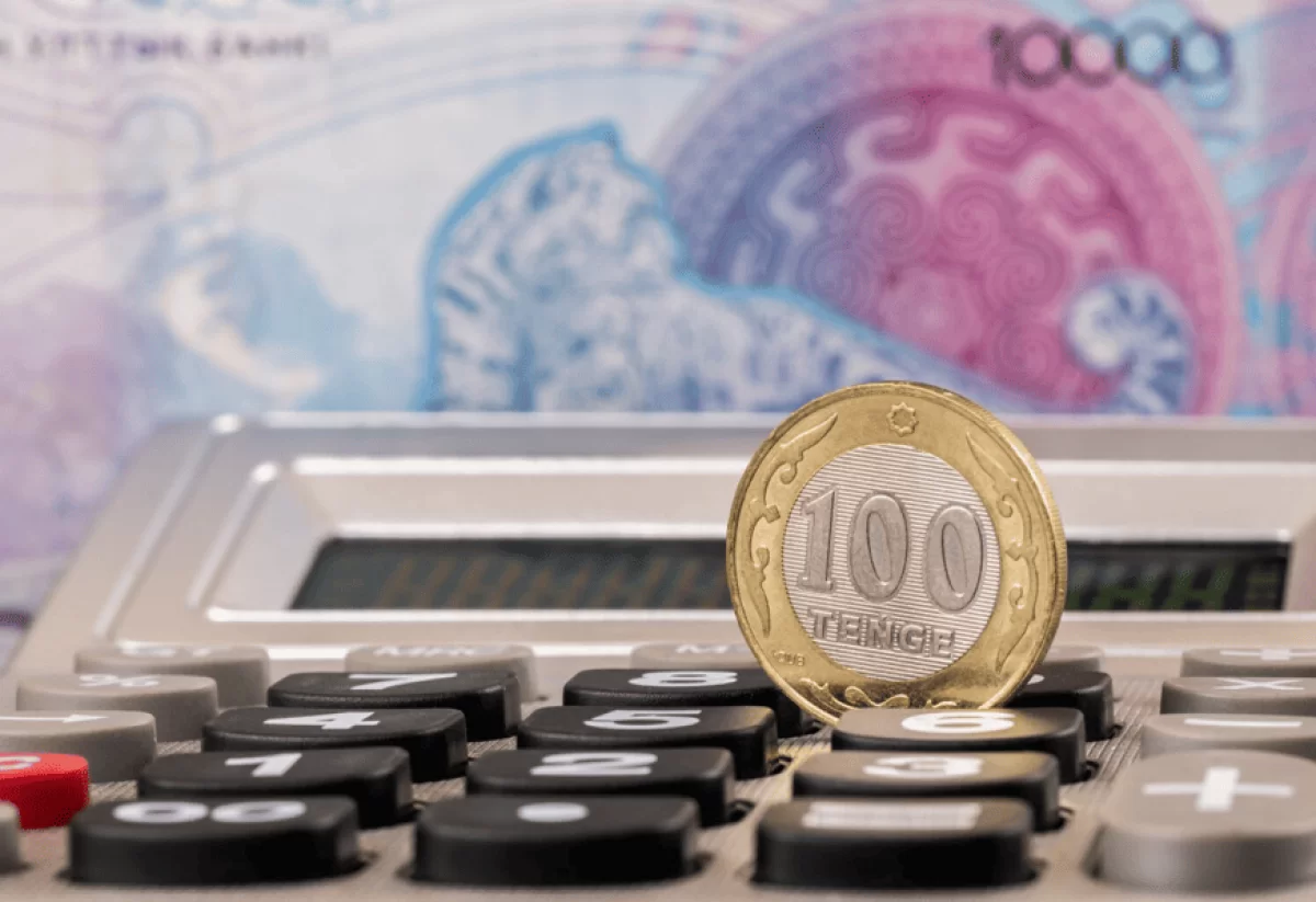 Доллар отходит в сторону: казахстанцы нарастили вклады в тенге