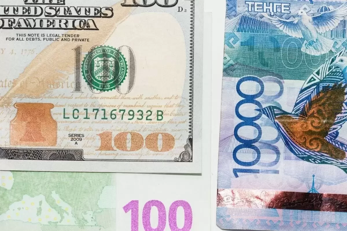 Тенге укрепляется, но это временно? Экономист дал прогноз