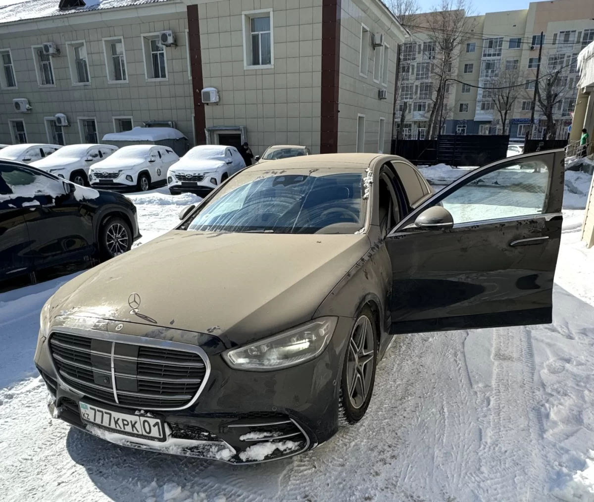 Mercedes за 79 млн из дела Перизат Кайрат передали государству