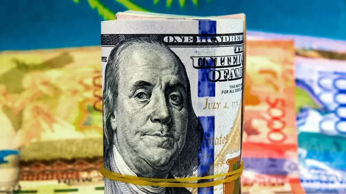 Курсы валют в Казахстане: доллар и евро продолжают падение