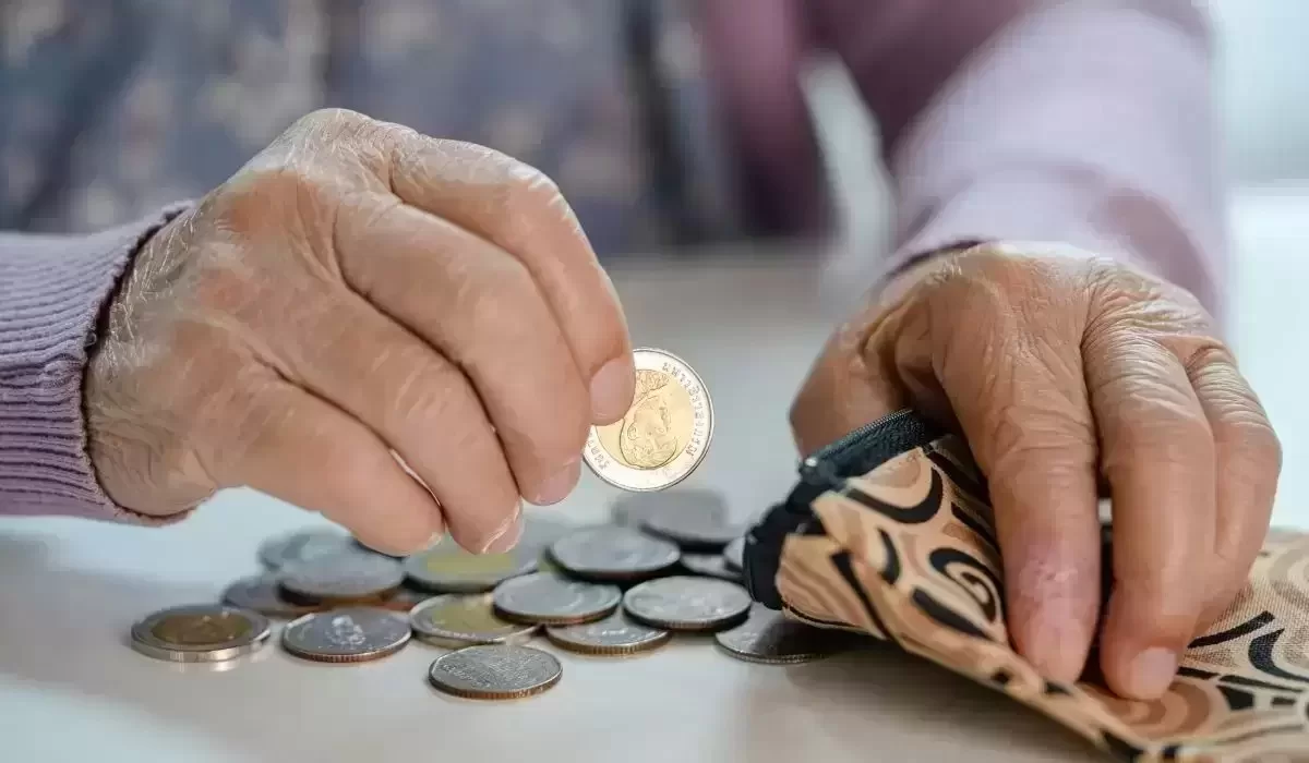 На пенсионеров оформляли кредиты: подозревают сотрудника банка