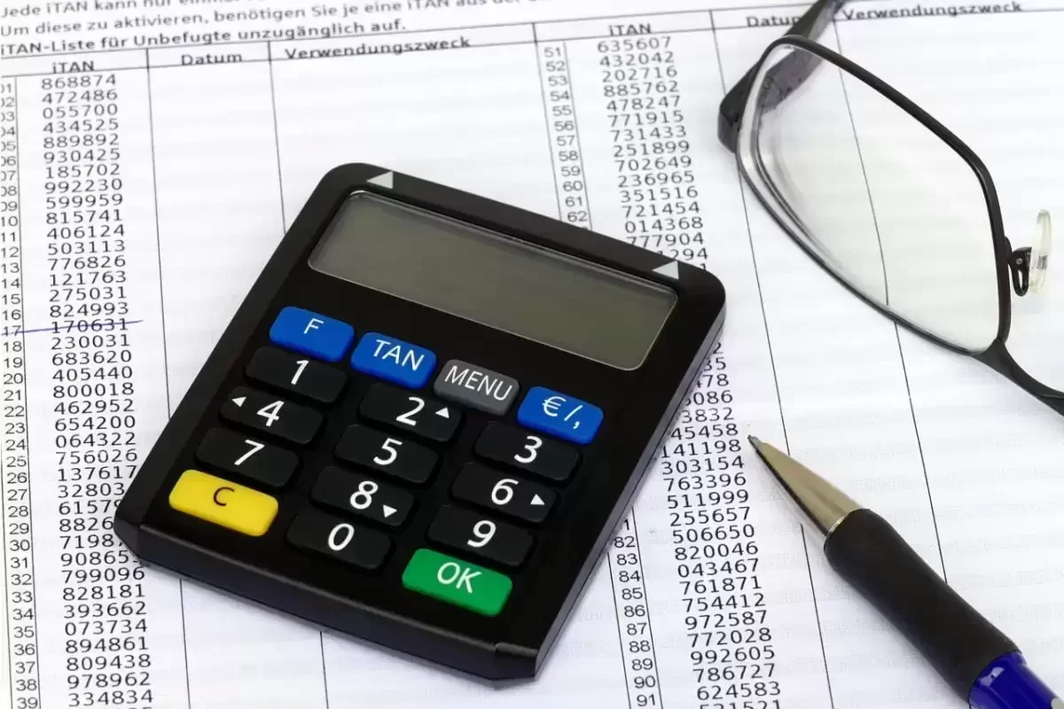 Казахстанцы без задолженностей остались без доступа к счетам: что происходит