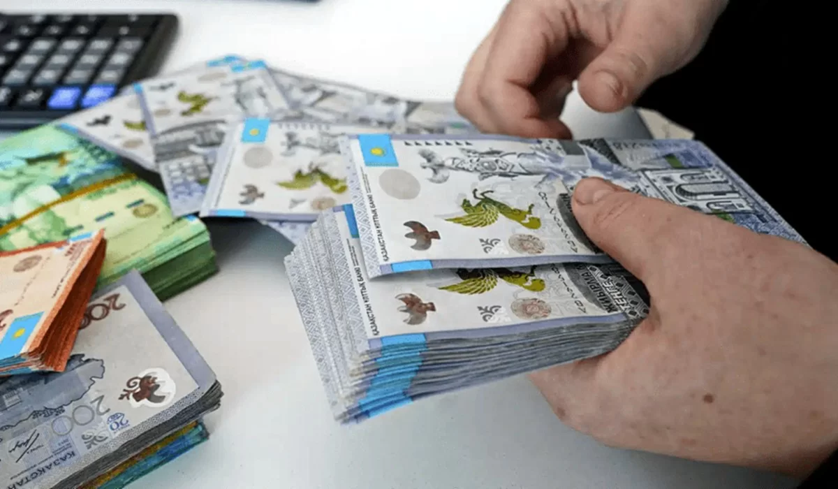 Навязали страховку к кредиту? В Казахстане напомнили о запрете