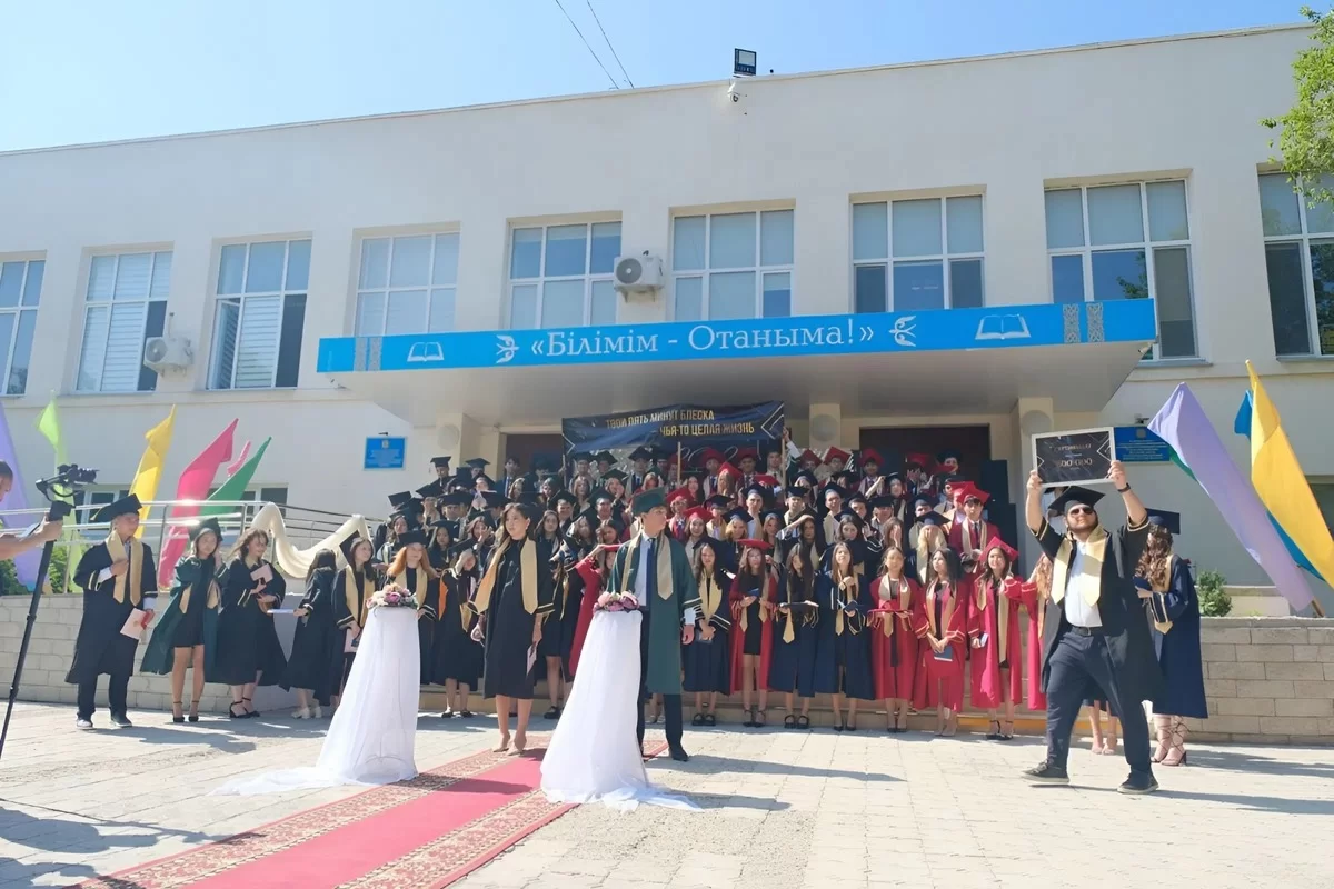 Родителей в Алматы возмутили сборы по 200 тысяч на выпускной