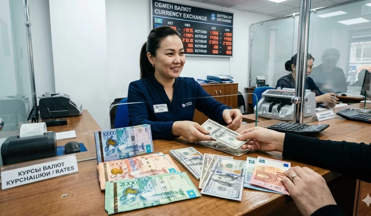 Курсы валют в банках Казахстана сегодня, 13 апреля
