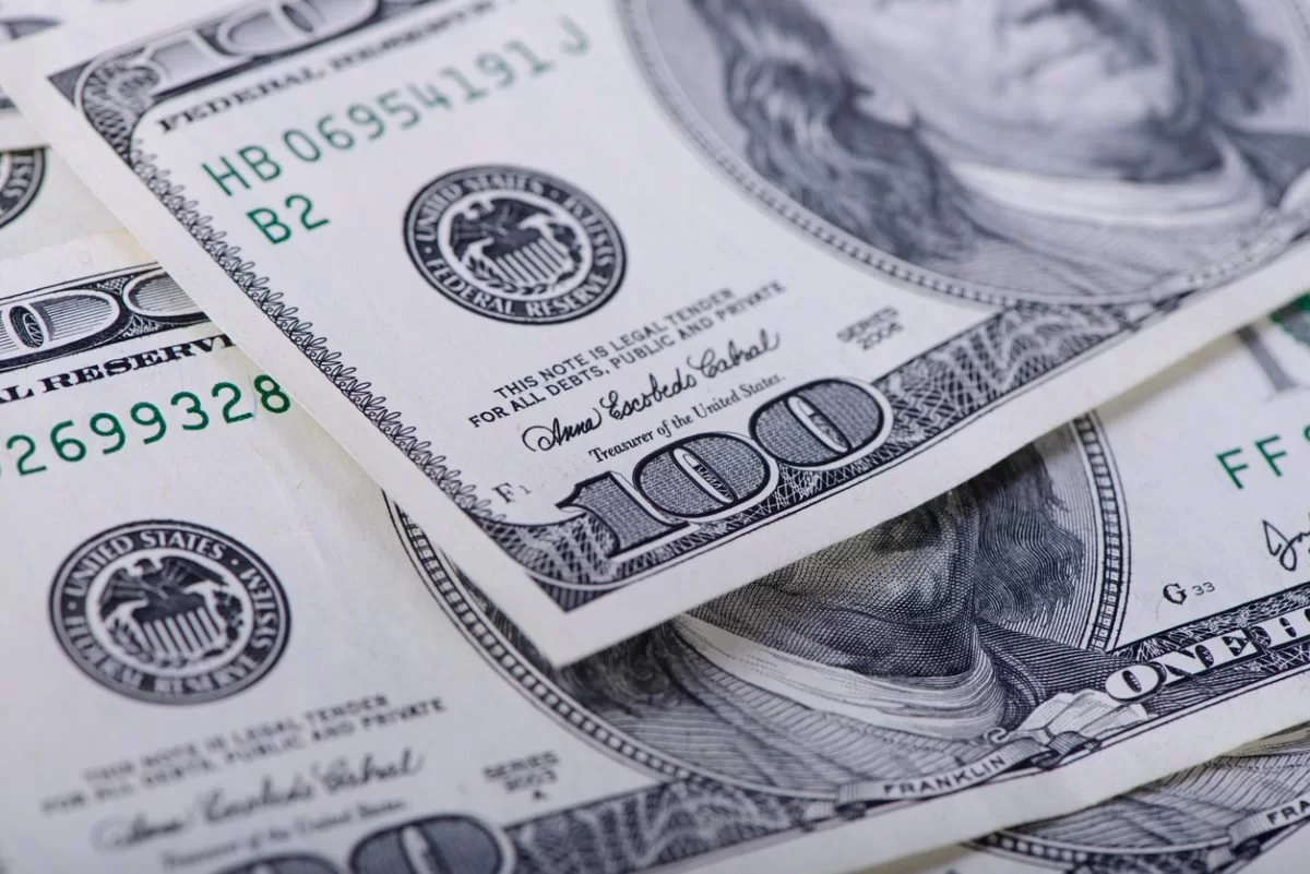 Доллар закрепился у 471: что происходит с курсом на бирже