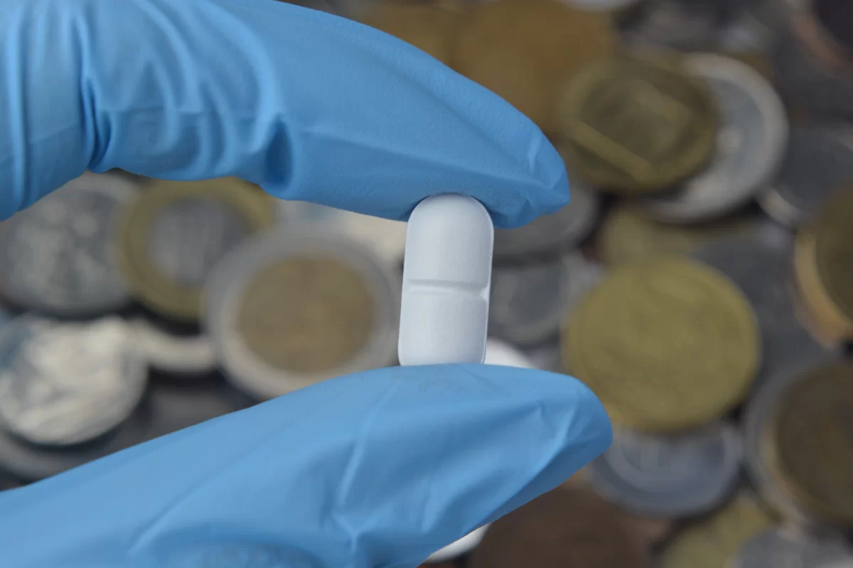 Казахстанцы переплачивают за лечение: куда уходят деньги