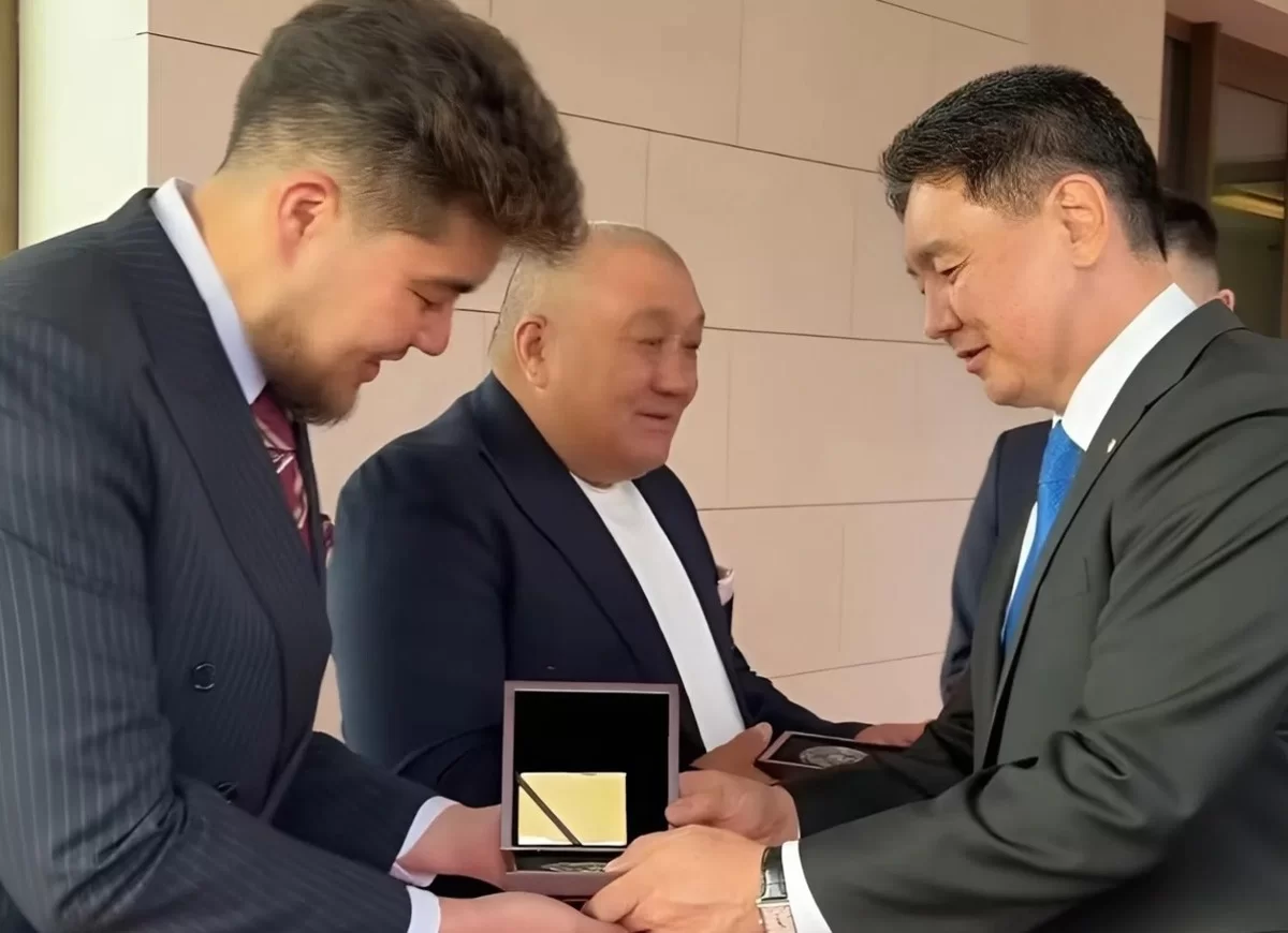 Казахстанский блогер Нургелды Кердеш попал на встречу с президентом Монголии