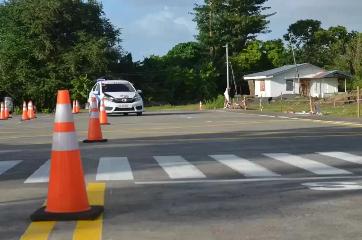 В Казахстане массово остановили обучение в автошколах: что происходит