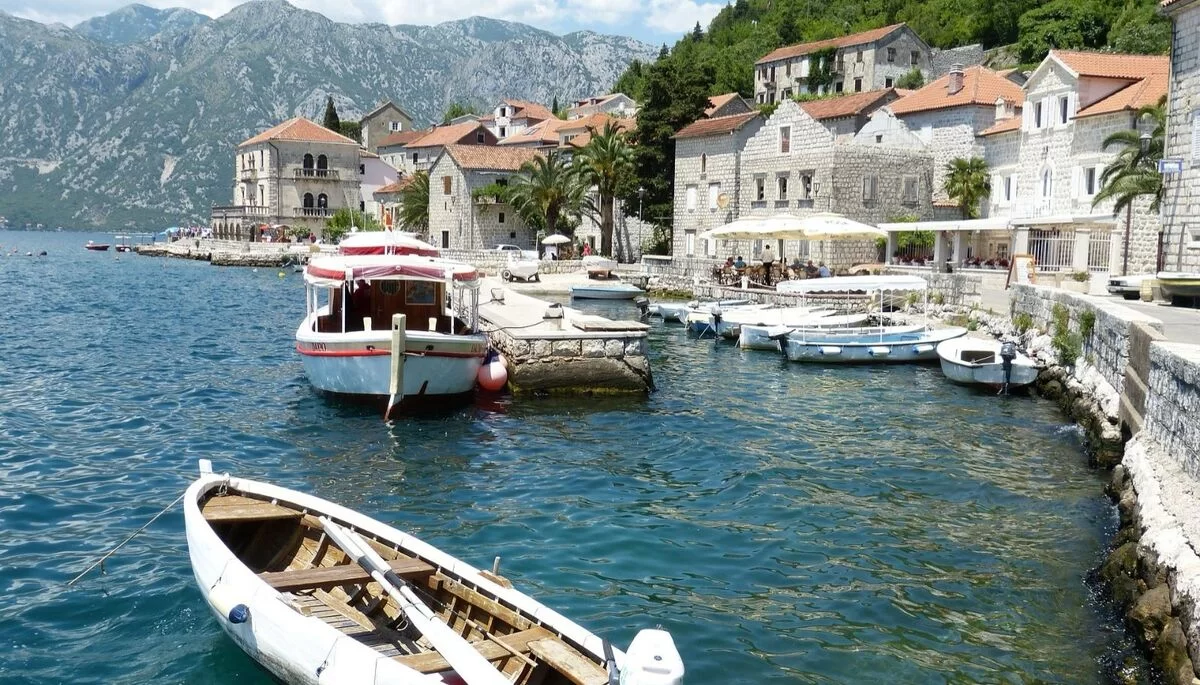 Черногория ввела безвиз для казахстанцев