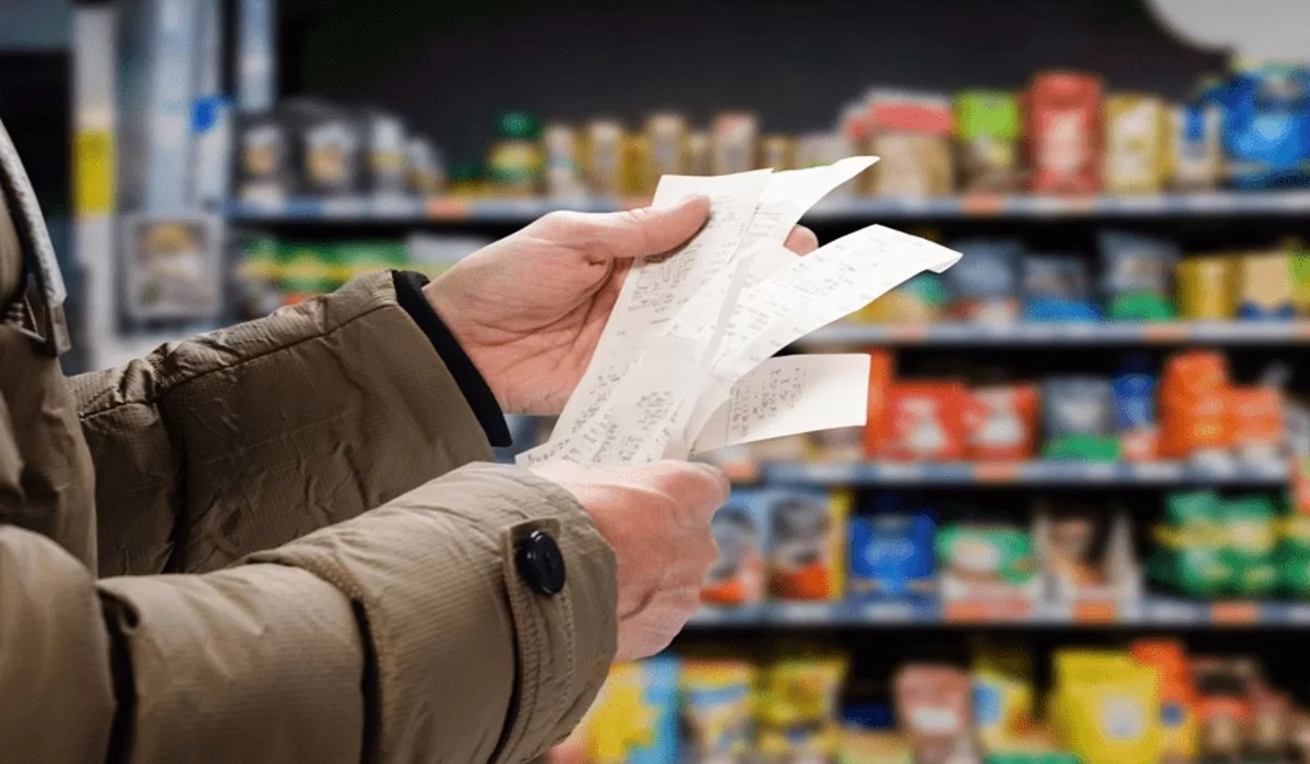 Доллар падает, а цены - нет: почему в Казахстане не дешевеют товары