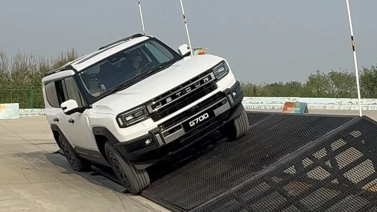 Китай бросает вызов Land Cruiser: 904 силы у нового Jetour G700
