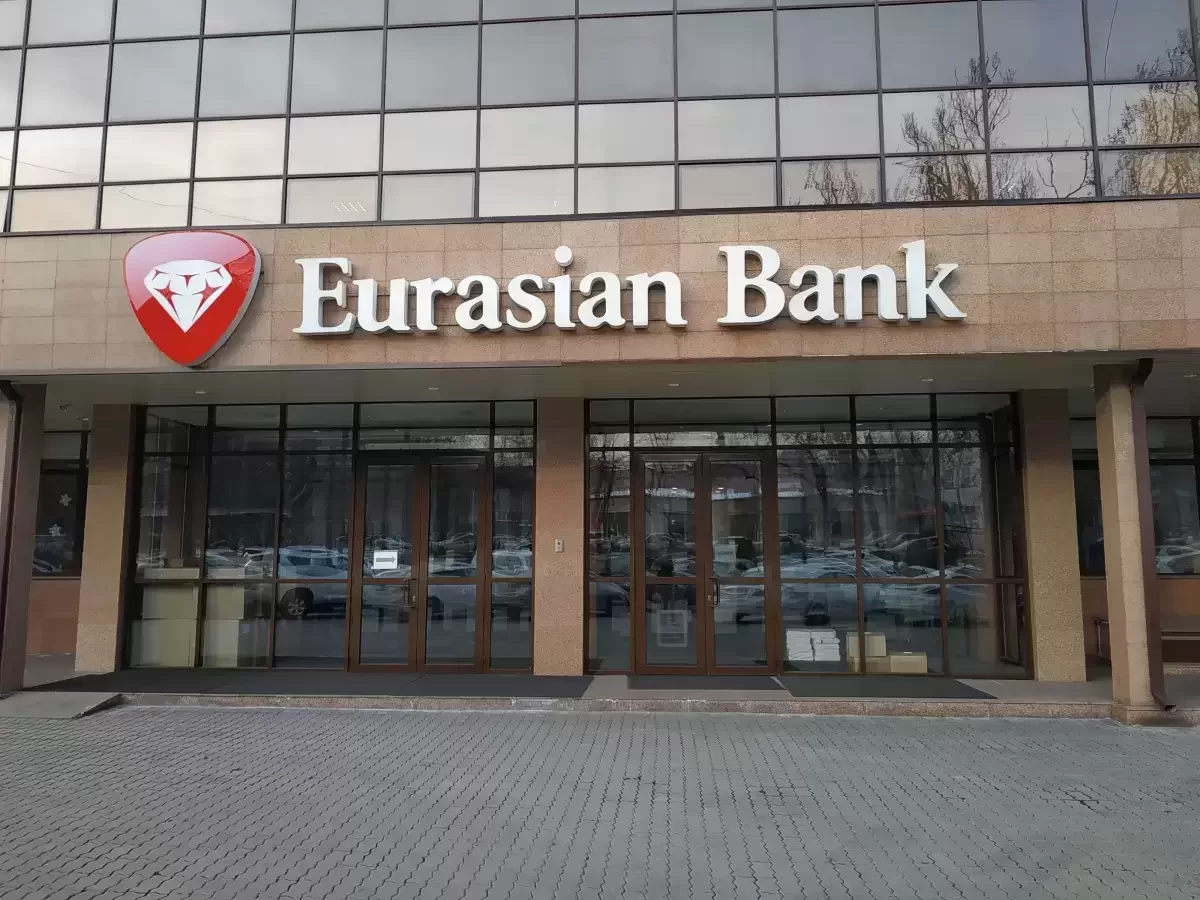 Евразийский банк сделал часть переводов с карты на карту бесплатной
