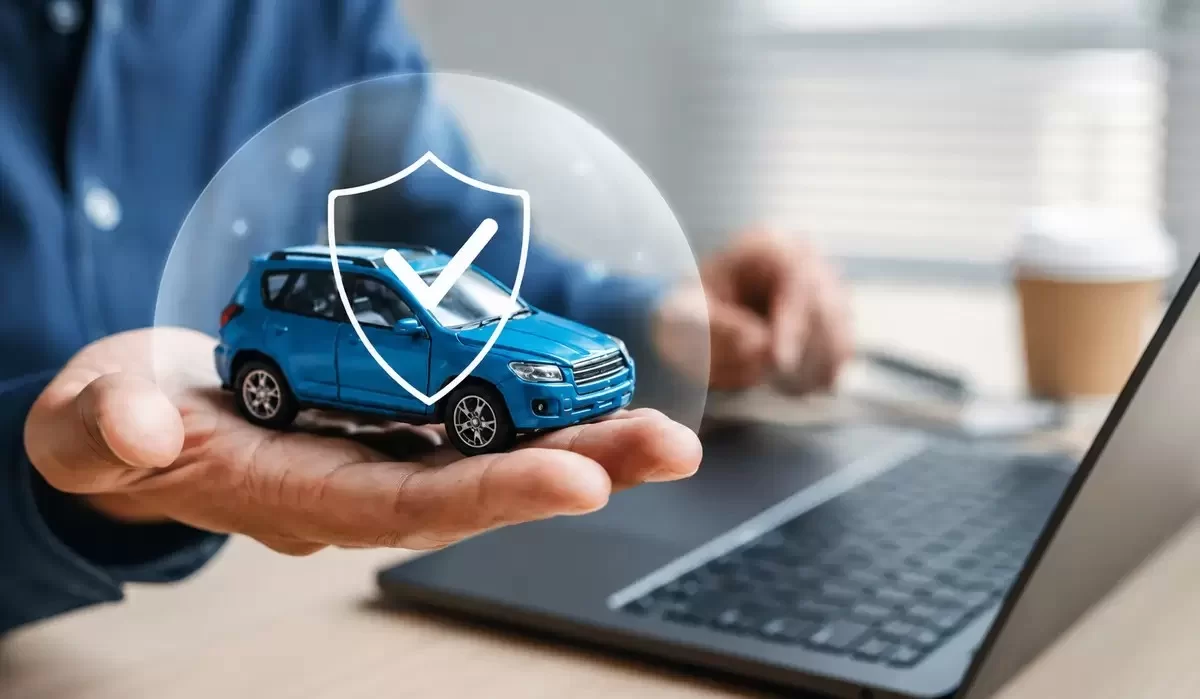 Выплаты по обязательной автостраховке переведут на безнал