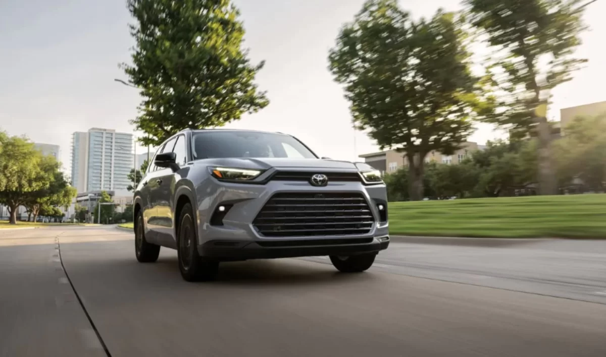 Дефект решётки Toyota Grand Highlander грозит перегревом мотора