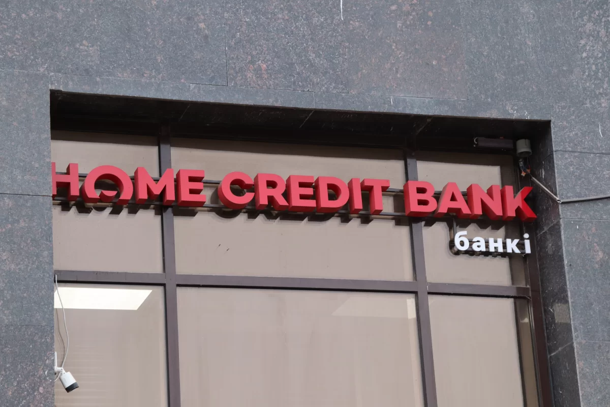 Казахстанцы пожаловались на сбой в приложении Home Credit Bank