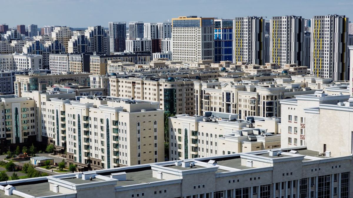 Сколько должна зарабатывать семья в Казахстане, чтобы купить квартиру без кредита