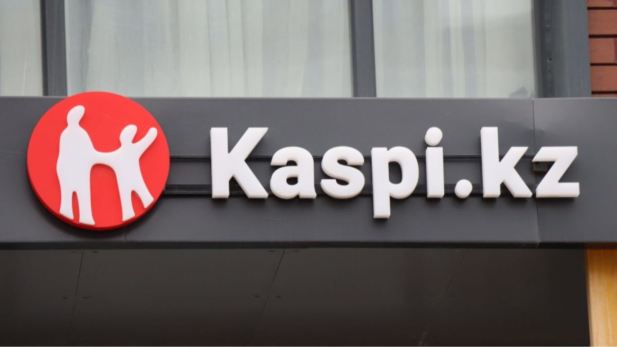 Kaspi берет с бизнеса до 7 000 тенге за авиабилет: за что именно платит компания