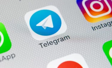 Telegram-бот выдаёт личные казахстанцев, включая госслужащих