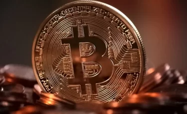 Биткоин набирает обороты: крипторынок демонстрирует уверенный рост