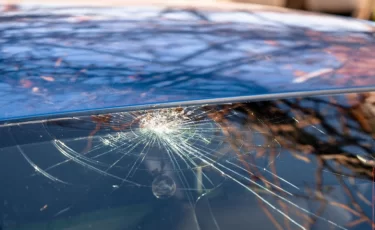 Царапины на лобовом автомобиля? Не спешите менять стекло