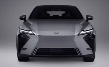 Lexus представил европейскую версию нового ES