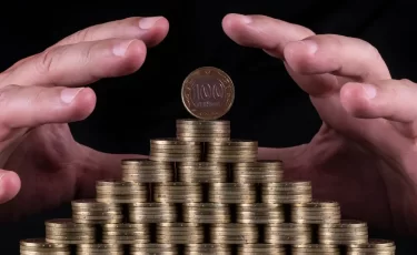Казахстанцы продолжают терять миллиарды, веря в финпирамиды