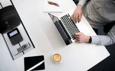 Половина казахстанцев ищут подработку — что происходит
