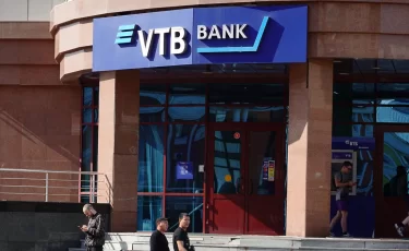 Банк ВТБ временно замораживает переводы