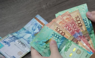 Всем казахстанцам повысят зарплаты?