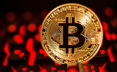 Стоимость биткоина опустилась до майских минимумов