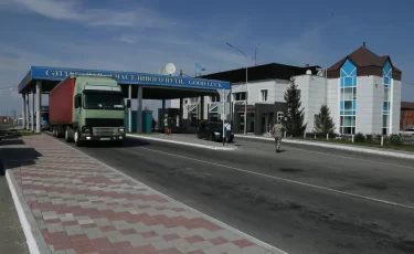 Без ruID и OR-кода: казахстанцам не запретят въезд в Россию