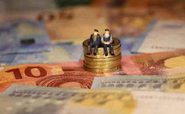 Пенсии и пособия в Казахстане повысят с 2026 года