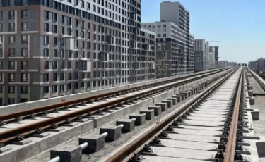 Почему рельсы недостроенного LRT уже ржавые, объяснили в CTS