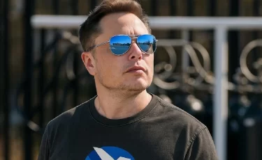 Чат-бот Маска начал неожиданно восхвалять Гитлера