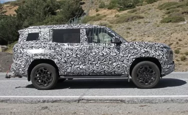 Mitsubishi Pajero возвращается: первые кадры нового внедорожника замечены на дорогах