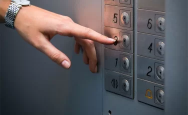 В Астане выявлены массовые нарушения при проверке лифтов