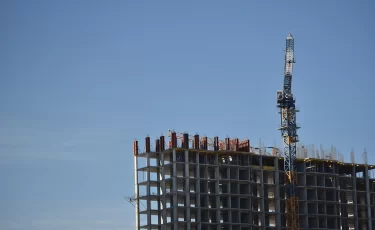 Жители аварийных домов в Алматы боятся остаться на улице из-за госпрограммы