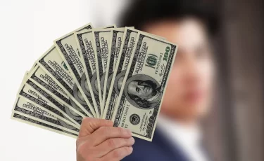 Доллар взлетел до 550 тенге - что происходит?