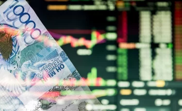 Тенге отыграл у доллара и евро: курсы валют на 1 августа