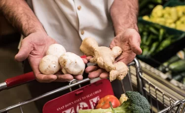 Ваучер на продукты: как работает и сколько поможет сэкономить казахстанцам