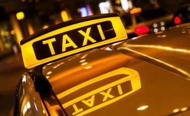 В Казахстане таксист обманывал пассажиров одной и той же историей